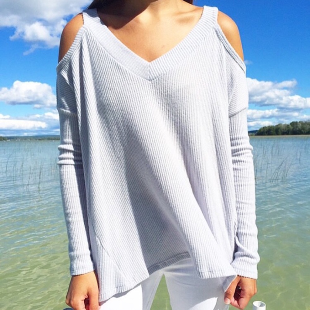 dee Elle  cold shoulder knit top!